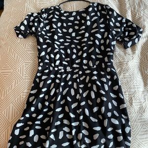 Black and white dress. Purchased from Petal and pup. Aus size 8. Tie at waist.
